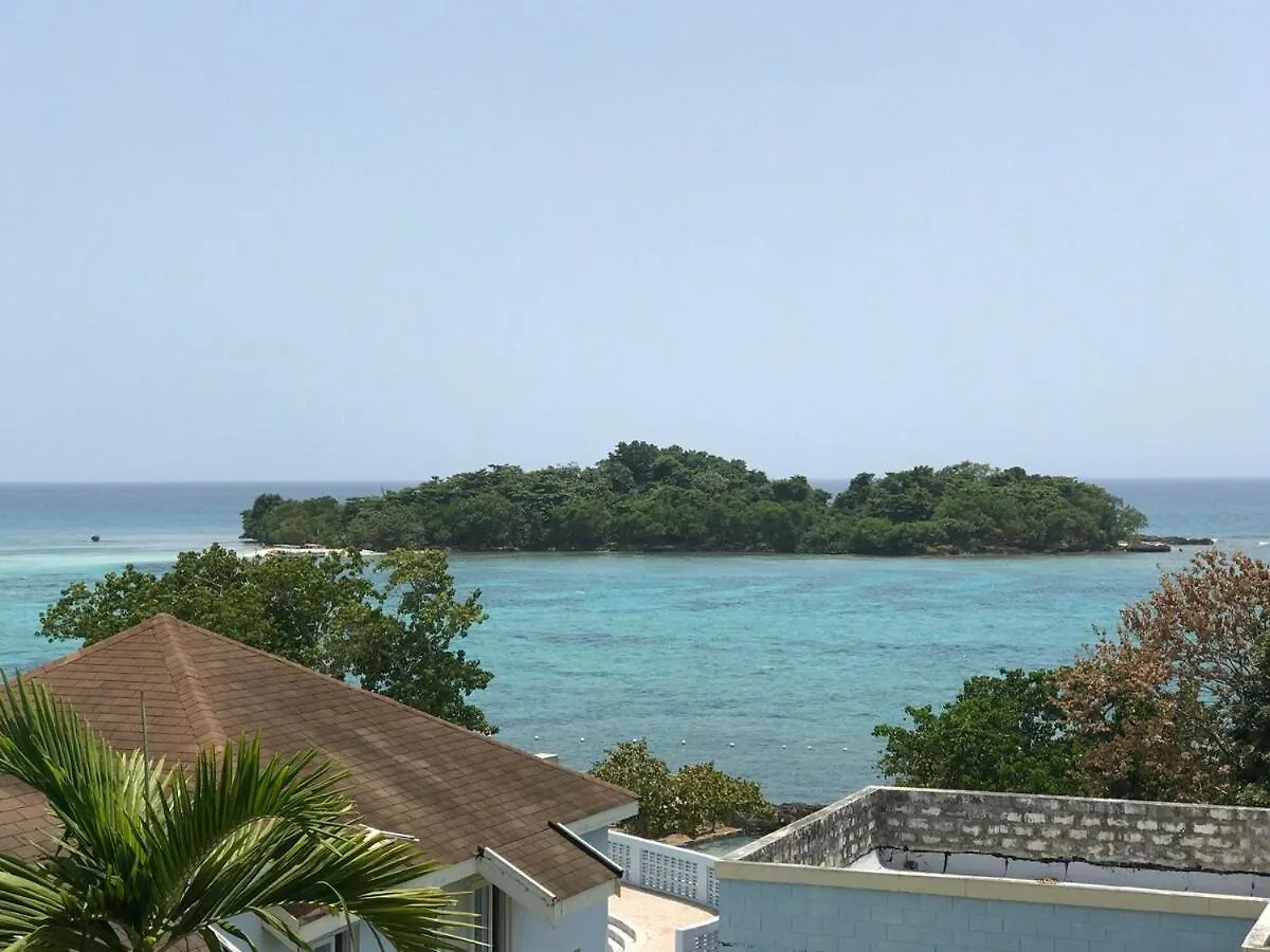 Negril Oceanview Escape - Beachfront Studio Orange Bay