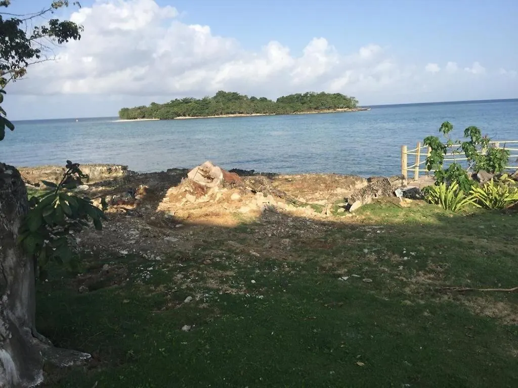 Negril Oceanview Escape - Beachfront Studio Orange Bay